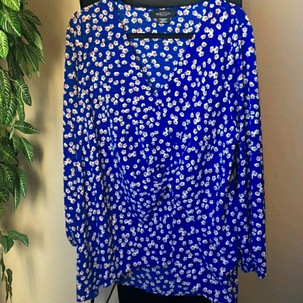 Beautiful Floral Blouse - Plus Size